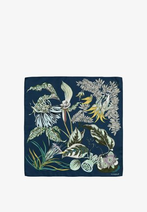Donkerblauw stoffen vierkant met gedetailleerde botanische illustraties van diverse bloemen, bladeren en zaadpeulen in groene, gele en witte tinten.