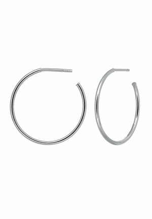 Pendientes de aro de plata con un diseño circular liso y un acabado sin costuras, y un pequeño cierre en la parte superior.