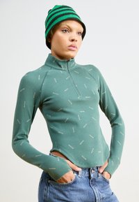 Nike Sportswear LOGO - Vesta - vintage green/light army