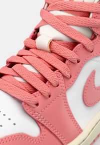Jordan AIR JORDAN 1 MID - Zapatillas altas - sail/pink salt/guava ice/muslin