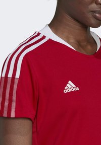 adidas Performance TIRO21 TR JERSEY W - Nyomott mintás póló - team power red