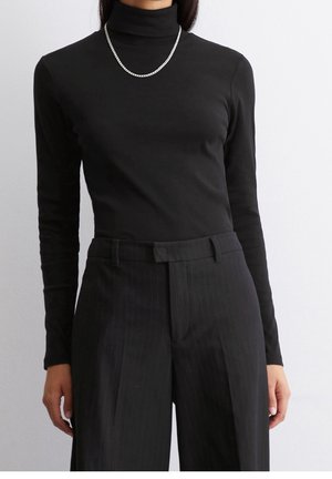 Långärmad tröja - black