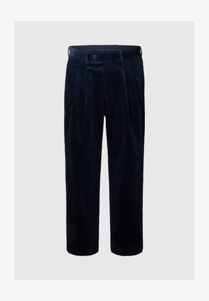 Pantalons en velours côtelé marine avec plis, fermeture à bouton et design fuselé. Possède une texture verticale et des poches latérales.
