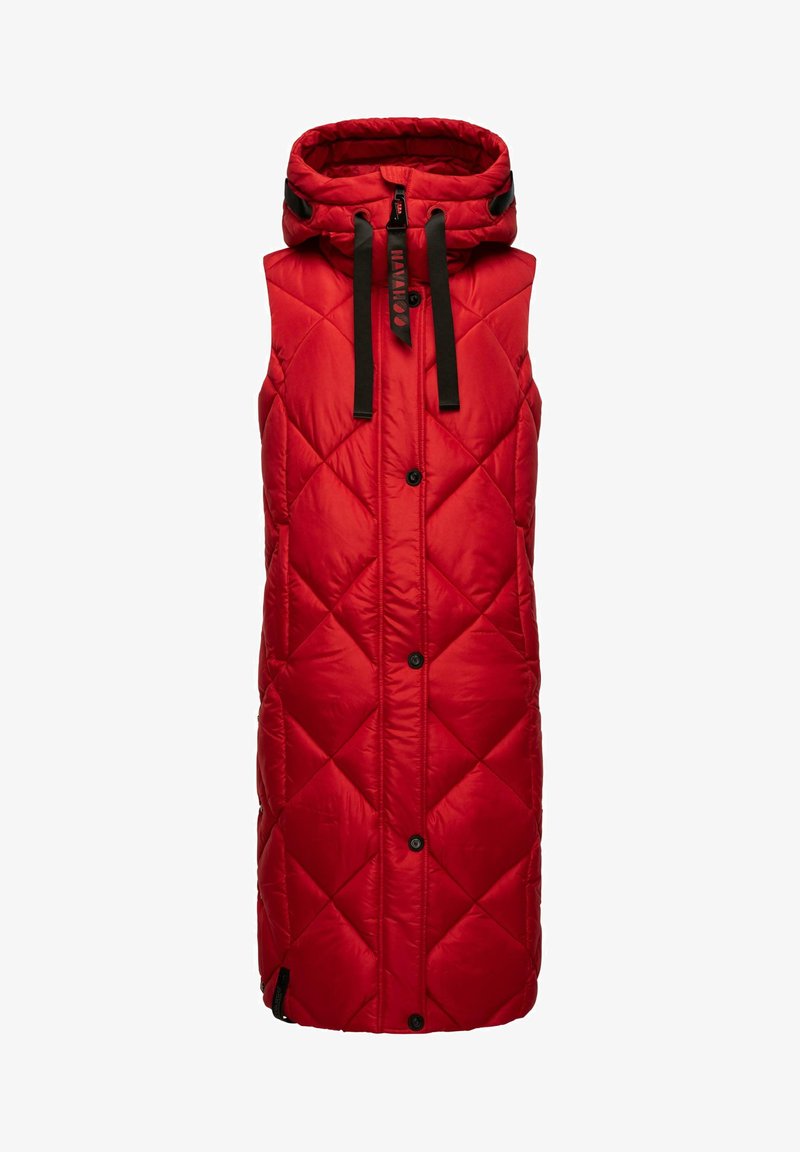 Chaleco acolchado sin mangas de color rojo con capucha, que presenta cordones negros y botones. Textura suave con un patrón de diamante en toda su superficie.