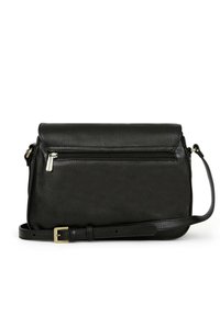 Borsa a tracolla in pelle nera con pattina ripiegabile, tasca frontale con zip e cinturino regolabile. Texture liscia e design minimalista.