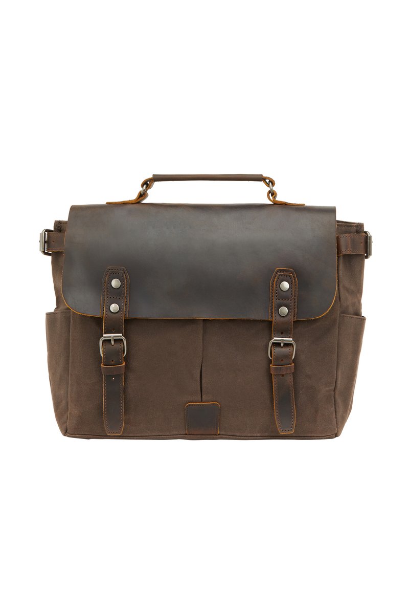 Brun lærred og læder messenger taske med flap, to forlommer, metalbeslag og et håndtag på toppen. Holdbar tekstur og funktionelt design.