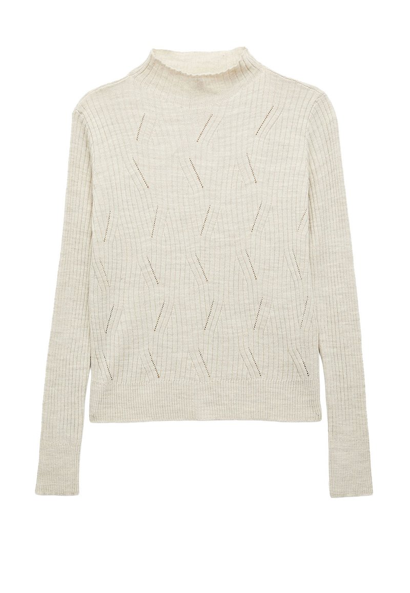 Lichtbeige gebreide trui met een hoge kraag, voorzien van een ribbelstructuur en diamanten patronen door het gehele stuk. Lange mouwen en een cropped pasvorm.