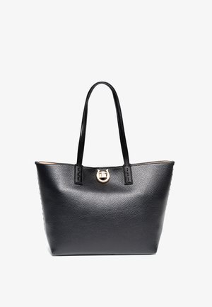 Geantă de umăr din piele neagră, cu o finisare texturată, mânere duale și un accent din metal auriu la închidere. Interior spațios fără compartimente.