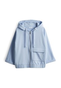 Světle modrá mikina na zip s kapucí se šňůrkou, 3/4 rukávy, pružný pas a přední kapsa s klopou. Hladká textura.