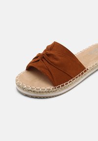 Thumbnail Image 8