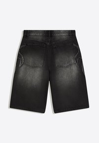 Shorts in denim nero con due tasche posteriori e passanti per cintura, caratterizzati da lievi aree scolorite e ricamo a vortice testurizzato sui lati.