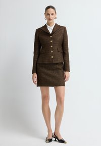 WITH POCKET DETAILS - Blazer - brown