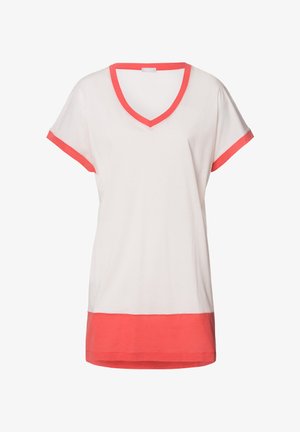 Wit V-hals t-shirt met koraalkleurige accenten langs de halslijn en zoom. Korte mouwen en een ontspannen pasvorm, gemaakt van zachte stof.