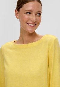 s.Oliver LONGSLEEVE - Trui - goldgelb