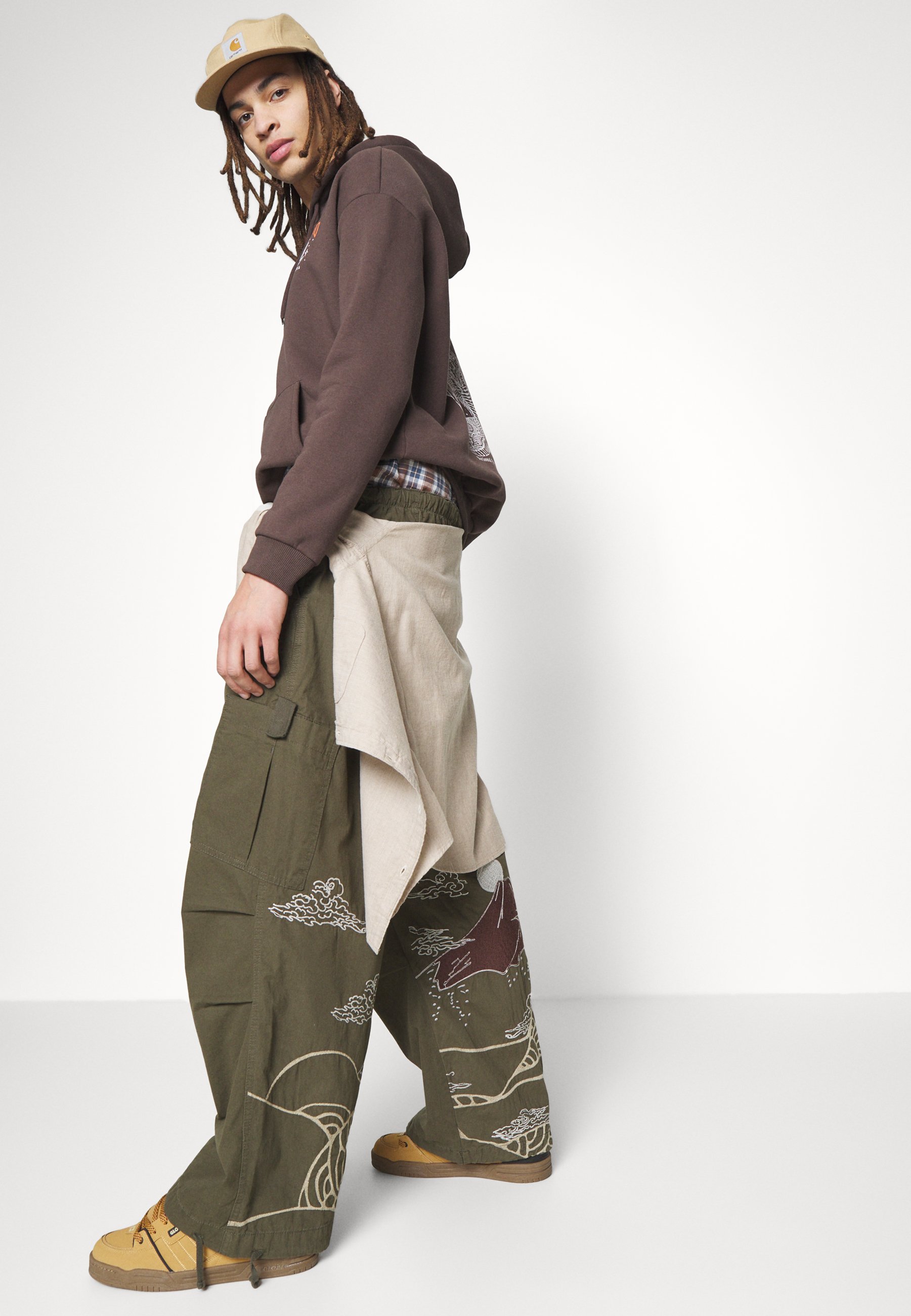 Jaded London EMBROIDERED SCENE OVERSIZED PARACHUTE PANTS 