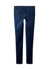 Tumši zilas džinsa bikses ar slaidu piegriezumu, vidēja auguma jostasvietu, divām aizmugurējām kabatām un gludu tekstūru.