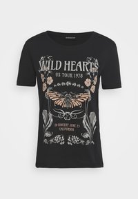 Černé tričko s krátkým rukávem, s grafickým potiskem motýla a květin, s textem "WILD HEARTS US TOUR 1978" ve vintage stylu.
