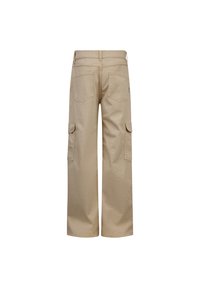 Beige cargobroek heeft een wijde pasvorm, twee zijzakken met kleppen en twee achterzakken. Gemaakt van stevige stof met een gladde textuur.