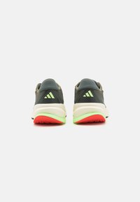 adidas Performance SUPERNOVA SOLUTION - Chaussures de running sur route - olive strata/legend ivy/green spark
