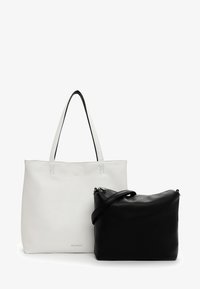 Valimata, black white