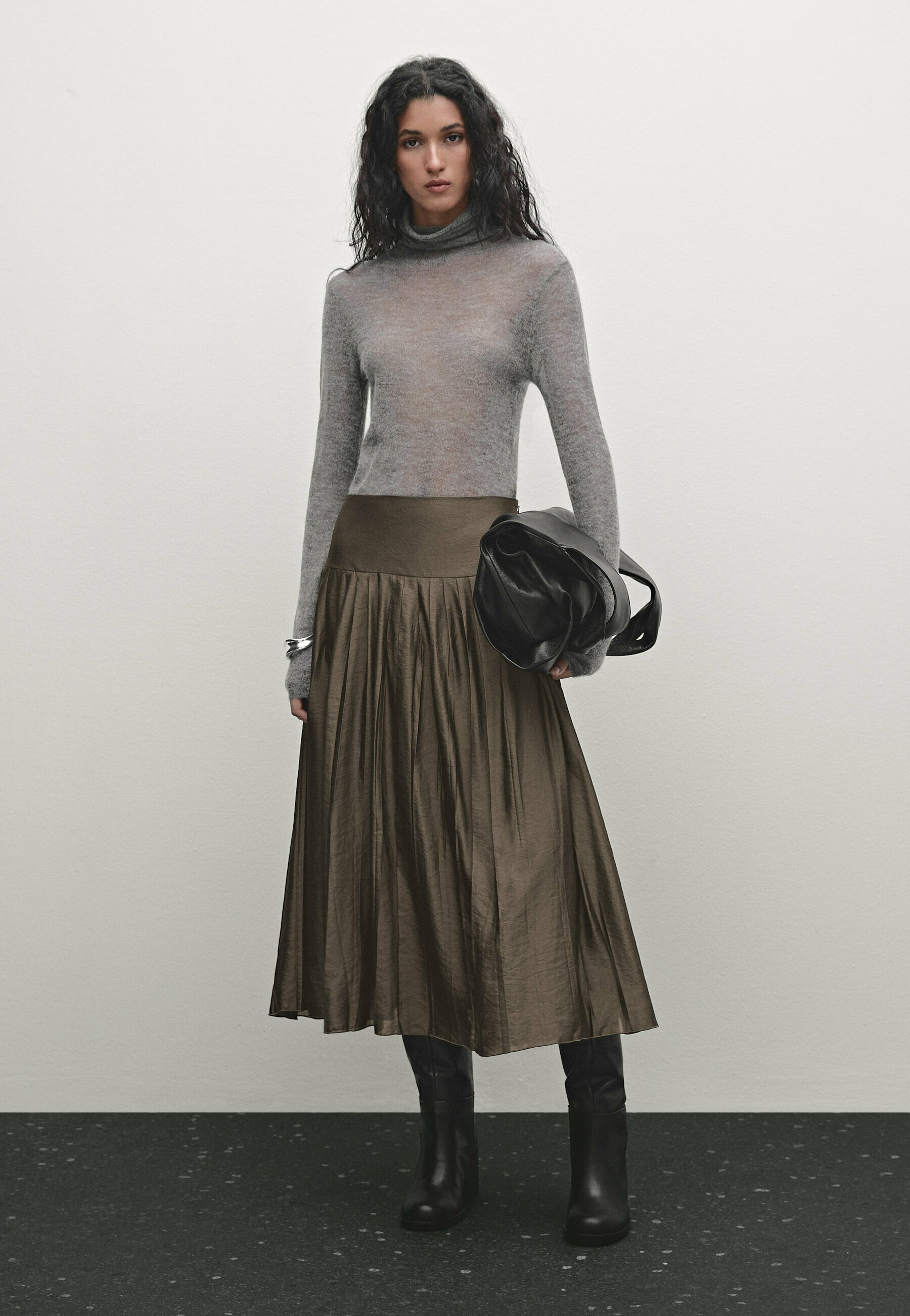 Massimo Dutti FLOWING BOX MIDI - Pleated skirt - khaki/green