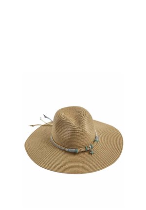 Cappello da sole marrone intrecciato a tesa larga con fascia decorativa in corda avvolta in corde blu e beige, con un piccolo ciondolo a forma di stella marina sul lato.