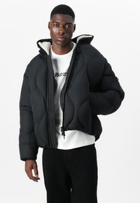 Oakley URBAN SLOPE PUFFER JACKET - Žieminė striukė - blackout