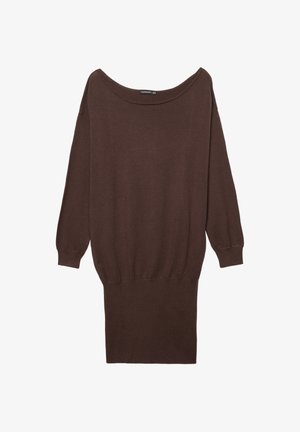 Abito maglione oversize marrone con scollo ampio, maniche lunghe e orlo a coste. Realizzato in tessuto morbido con una texture liscia.