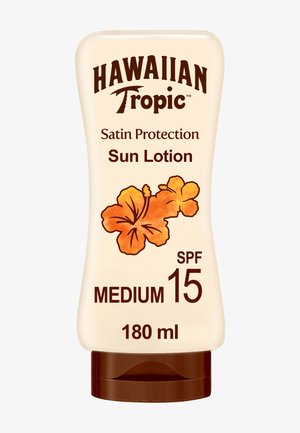 Hawaiian Tropic Satin Protection solcreme, SPF 15 medium, 180 ml flaske med orange hibiscusblomst illustration.