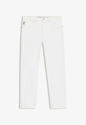 Jeans bianchi a gamba dritta con bottone frontale, chiusura con zip e tasche anteriori e posteriori, distesi su sfondo bianco.