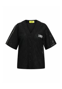 Camisa negra de encaje de mangas cortas con botones al frente, escote en V y detalle bordado de "199". Presenta rayas blancas contrastantes en las mangas.