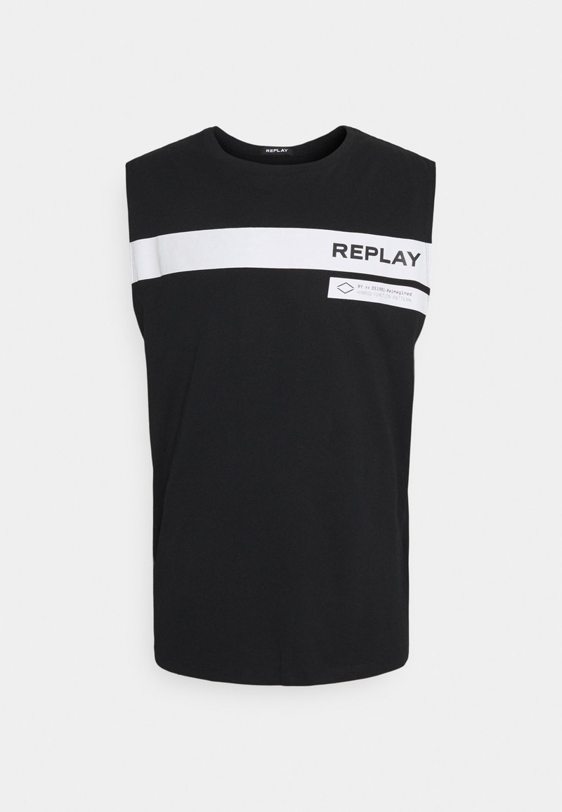 T-shirt sans manches noir en coton, avec une bande horizontale blanche et le nom de la marque « REPLAY » imprimé en noir. Texture lisse.