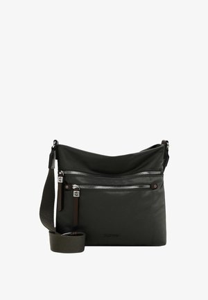 Tumši zaļš plecu soma ar regulējamu siksnu, divām kabatām ar rāvējslēdzējiem un brūnu ādas akcentiem. Izgatavota no izturīgas auduma.