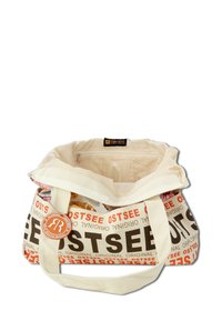 Canvas draagtas met een open bovenkant. Heeft een kleurrijke print van het woord "OSTSEE" in bruin en oranje. Inclusief een ritsvak aan de binnenkant.