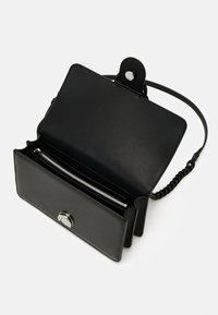 Thumbnail Image 4