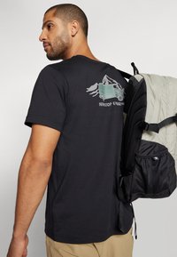 The North Face OUTDOOR GRAPHIC TEE - Print T-shirt - black