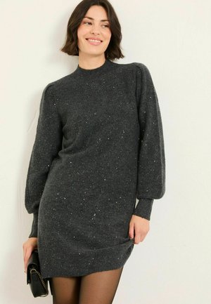 Dunkelgraues Strickkleid mit hohem Ausschnitt, Puffärmeln und glitzernden silbernen Akzenten. Es hat gerippte Bündchen und eine lässige Passform.