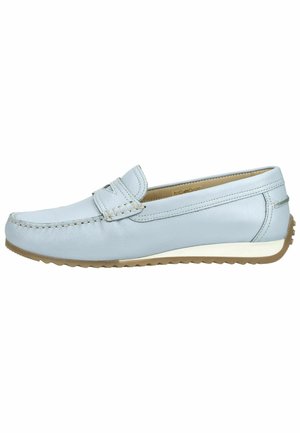 Hellblaue Lederloafer mit Mokassinnaht, Schlupfdesign und brauner Gummisohle mit strukturiertem Grip.