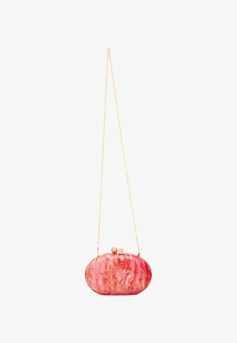 Márványozott rózsaszín gyanta clutch táska arany lánc pánttal. Ovális forma arany záróval és kör alakú kiemeléssel a tetején. Sima textrúra.