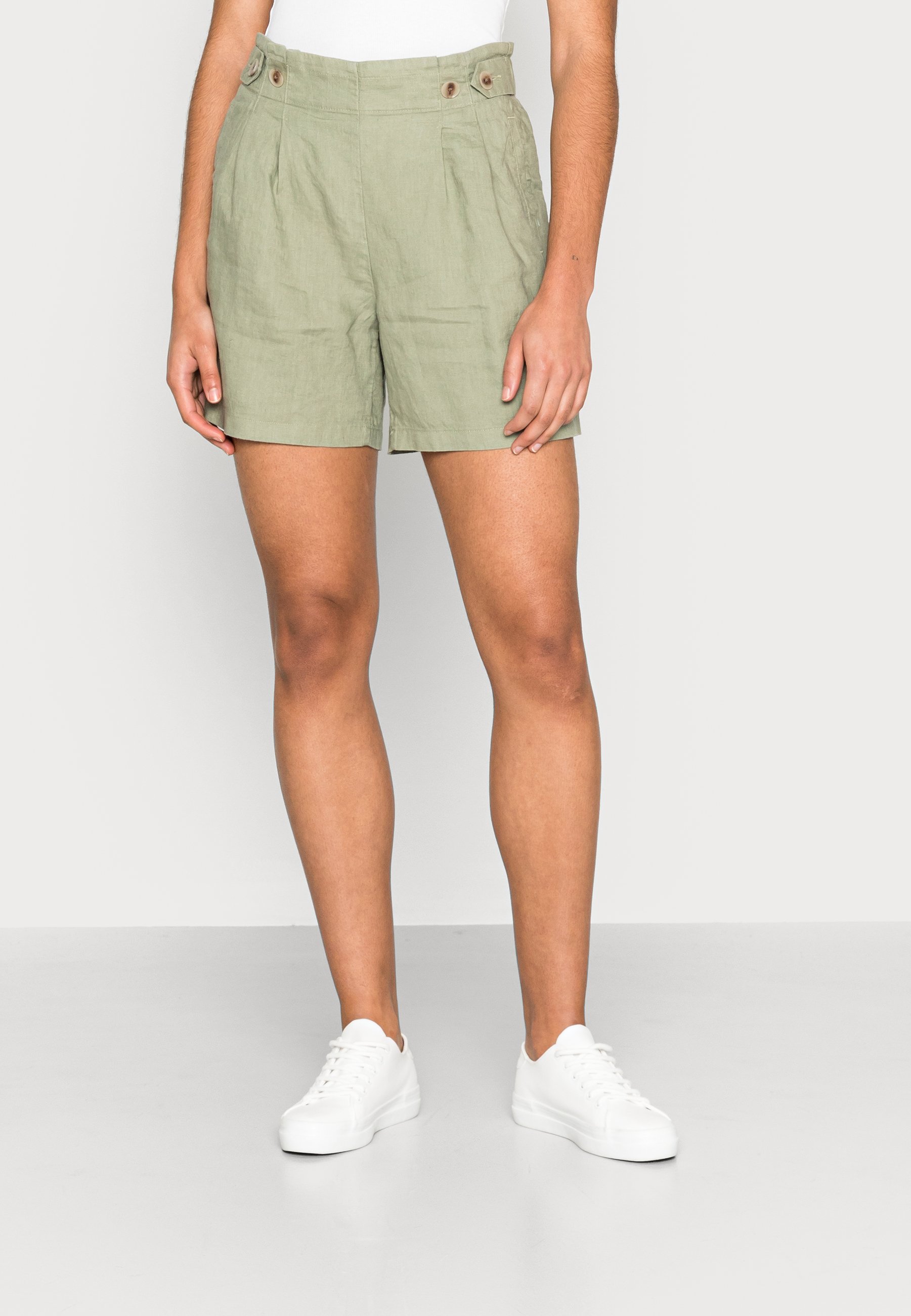 kaki shorts