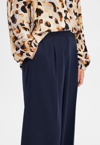 Selected Femme SLFTINNI WIDE PANT - Hlače - dark sapphire