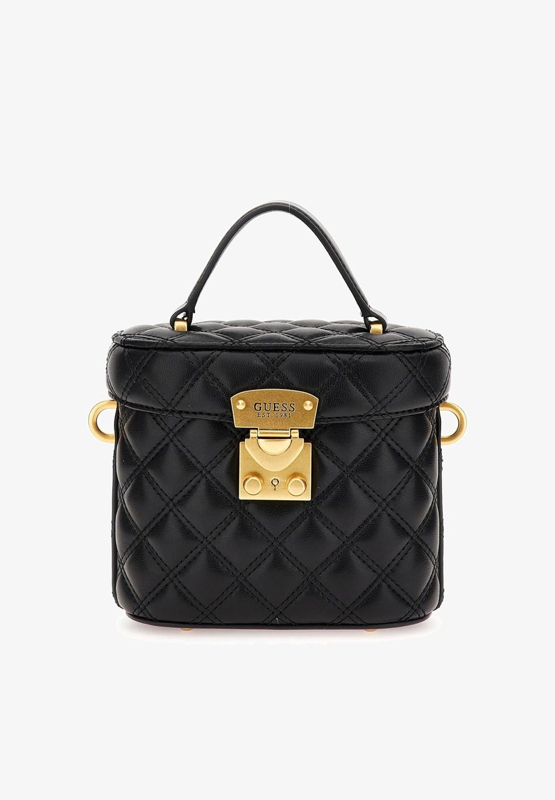 Sort quiltet kunstlæderhåndtaske med en lås i guldmetal, kort håndtag og sideringe til en rem. Kompakt rektangulært design.