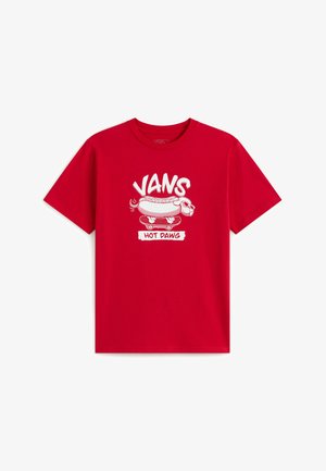 Czerwony T-shirt z krótkim rękawem z grafiką hot doga w okularach przeciwsłonecznych jadącego na deskorolce, z napisami "VANS" i "HOT DAWG".