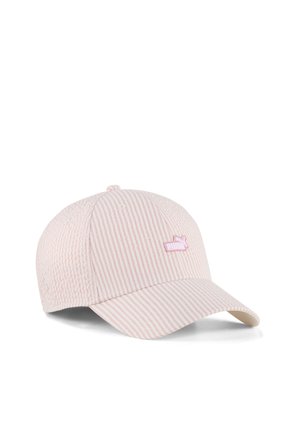 Różowo-biała czapka baseballowa w paski z zakrzywionym daszkiem i małym, różowym, haftowanym logo na przednim panelu.