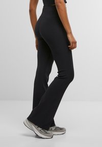 Urban Classics Verryttelyhousut - black