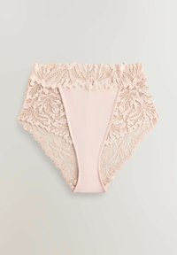 Lyserøde trusser med blondekant, der har et blomstermønster, blødt stof og en bølget kant. En sømløs design for komfort.