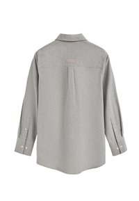 Camicia grigia a maniche lunghe con colletto, spacchetto sul retro e polsini con bottone. Tessuto liscio e testurizzato con un motivo sottile. Etichetta sul retro.