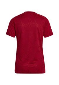 Rotes Kurzarmtrikot mit dezentem geometrischen Muster, aus leichtem Stoff gefertigt, mit rundem Ausschnitt und lässigem Schnitt.