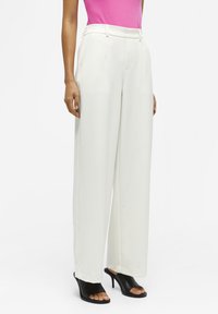Object OBJLISA WIDE - Trousers - cloud dancer