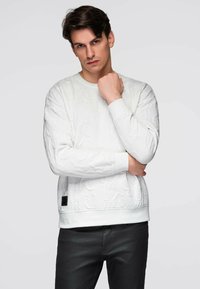 Ei valittu, off-white